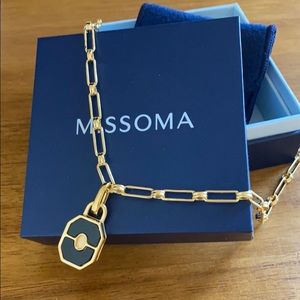 Missing London necklace